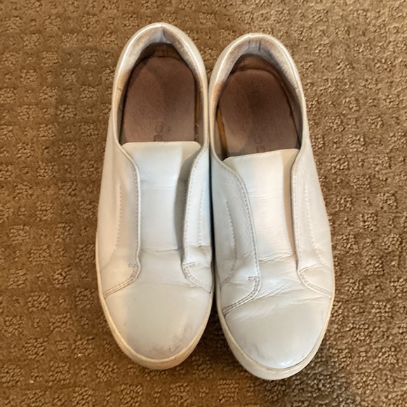 Good condition J/Slide NYC Noel Split Vamp Sneaker. Size 8. - Picture 2 of 6